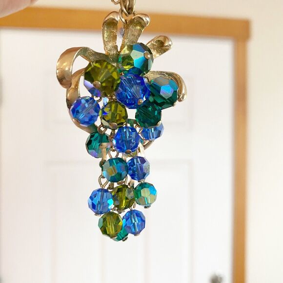 VTG Blue Green Grape Cluster Necklace Earring Set AB Glass Fruit Articulated MCM - Picture 12 of 12
